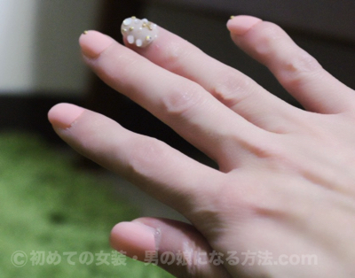つけ爪でキレイに女装できた手指