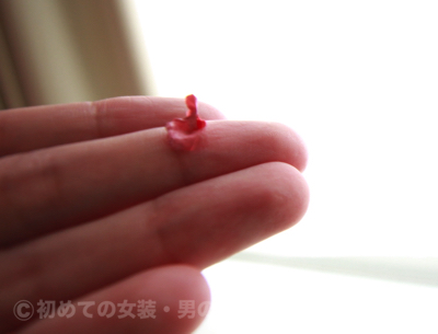 剥がせるマニキュアの残骸